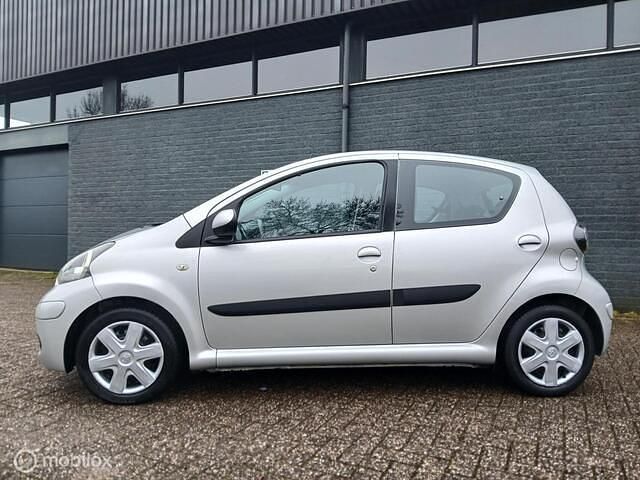 Occasion Toyota Aygo 68 PK (50 kW) 2010 Grijs Hatchback