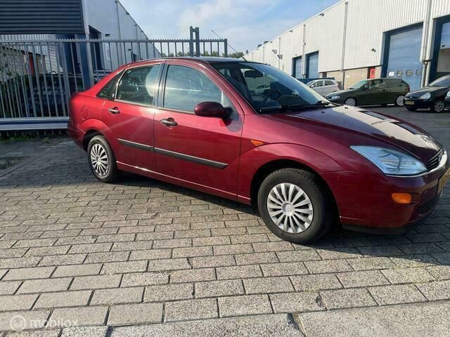 Occasion Ford Focus Ghia 101 PK (74 kW) 2000 Rood Sedan
