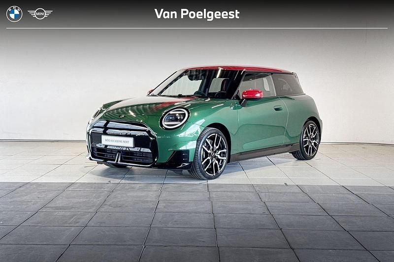 British racing green Gebruikt 2024 Mini Cooper Hatchback | € 31.895 - Afbeelding 1/4