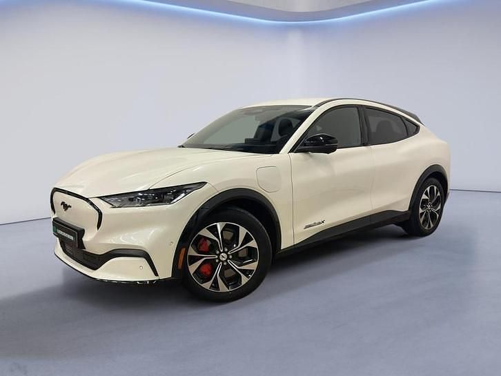Wit (metallic) Occasion 2021 Ford Mustang Mach-E SUV | € 31.900 (Iets duurder) - Afbeelding 1/4