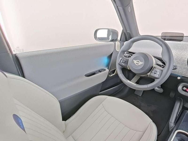 Nieuw Mini Cooper Favoured 135 kW (184 PK) 2025 Blauw Hatchback