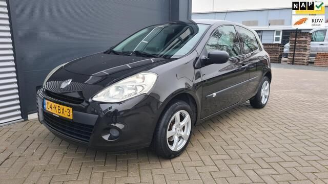Zwart Gebruikt 2009 Renault Clio II Hatchback | € 2.250 (Eerlijke prijs) - Afbeelding 1/4