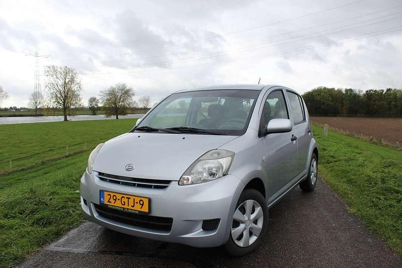 Grijs Gebruikt 2008 Daihatsu Sirion Hatchback | € 5.555 (Duur) - Afbeelding 1/4