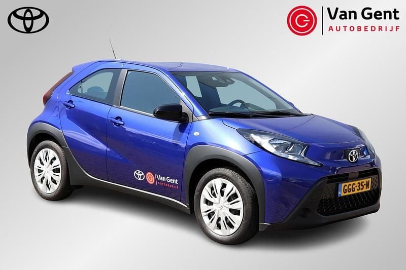 Blauw Gebruikt 2024 Toyota Aygo Play Hatchback | € 18.999 (Iets duurder) - Afbeelding 1/4