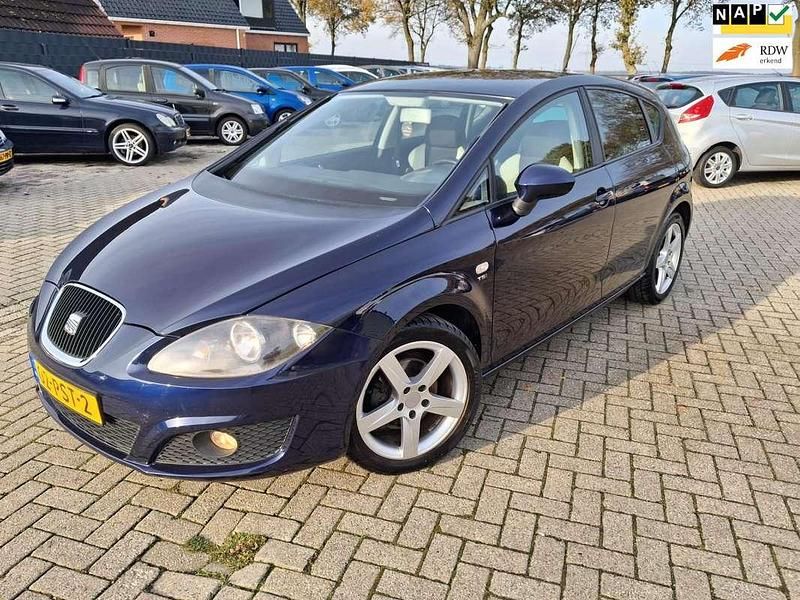 Blauw (metallic) Gebruikt 2011 Seat Leon Sport Hatchback | € 4.250 (Eerlijke prijs) - Afbeelding 1/4