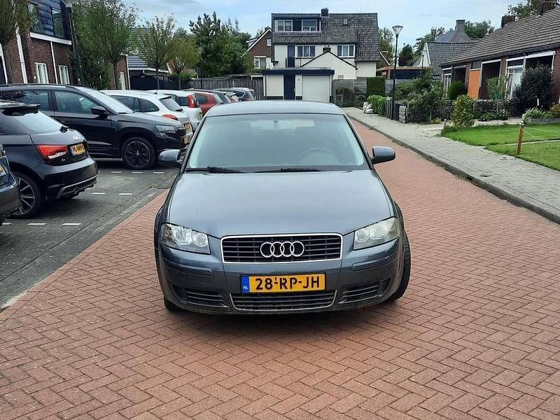 Blauw Gebruikt 2005 Audi A3 Attraction Hatchback | € 2.500 (Goede deal) - Afbeelding 1/4