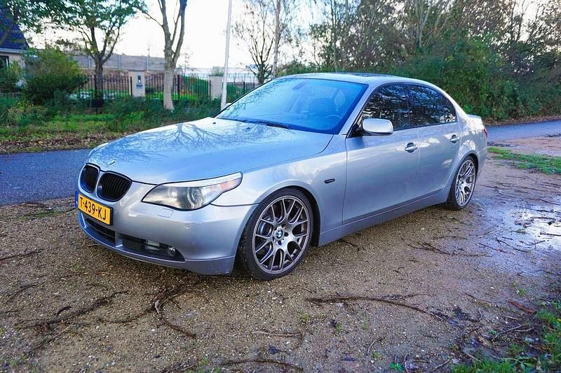 Zilver Gebruikt 2006 BMW 550 Sedan | € 10.750 - Afbeelding 1/4