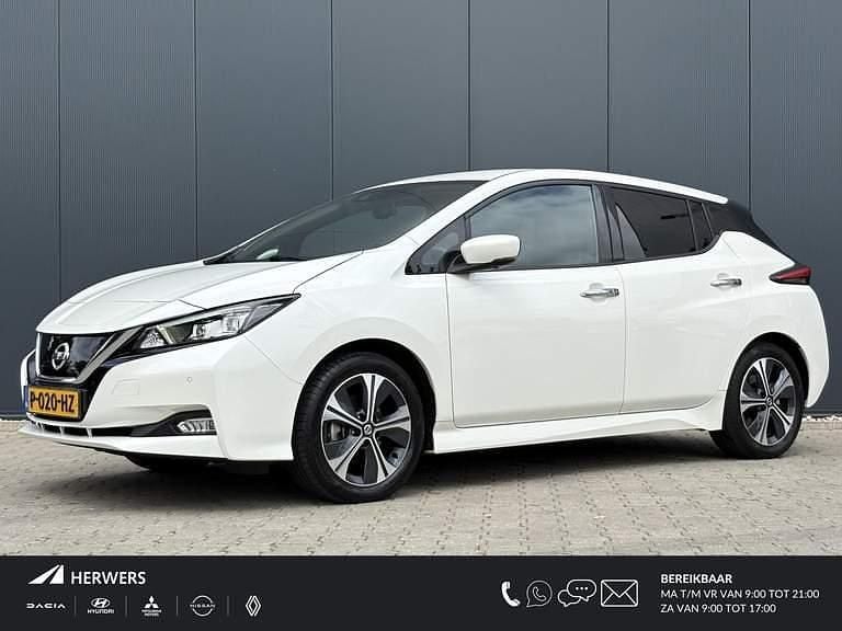 Pearl white m Gebruikt 2022 Nissan Leaf Tekna Hatchback | € 14.985 (Eerlijke prijs) - Afbeelding 1/4