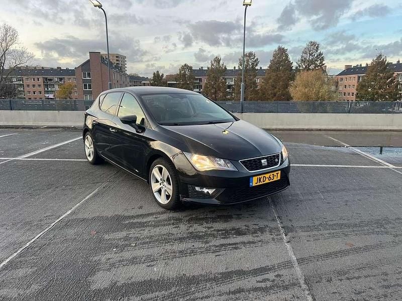 Zwart Gebruikt 2016 Seat Leon FR Stationwagen | € 8.300 (Super prijs) - Afbeelding 1/4