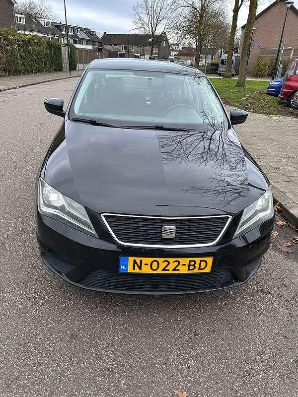 Zwart Gebruikt 2013 Seat Toledo Sedan | € 4.750 (Eerlijke prijs) - Afbeelding 1/4