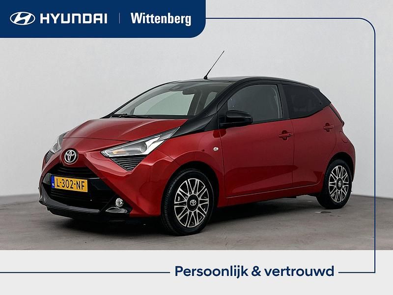 Rood Gebruikt 2021 Toyota Aygo X-clusiv Hatchback | € 16.400 (Iets duurder) - Afbeelding 1/3