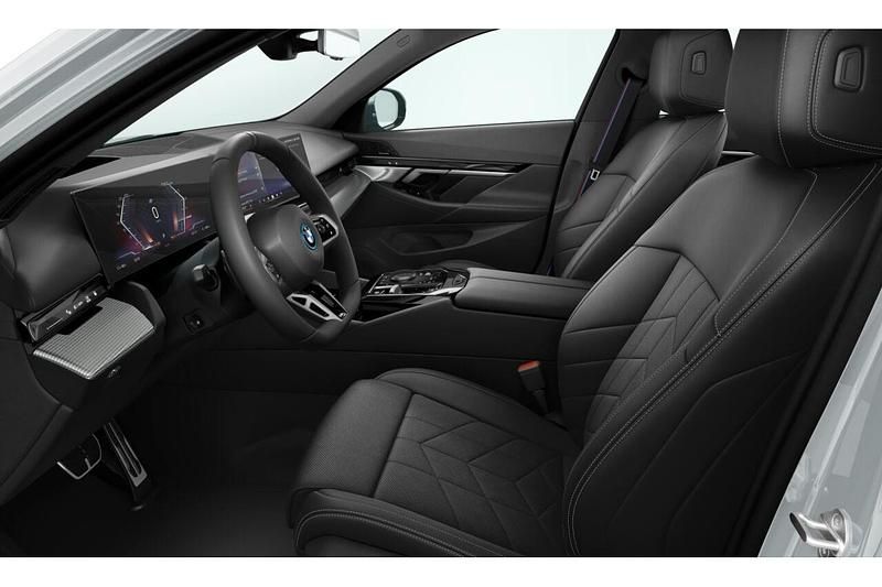 Nieuw BMW i5 Comfort Edition 22 kW (30 PK) 2026 Grijs Sedan