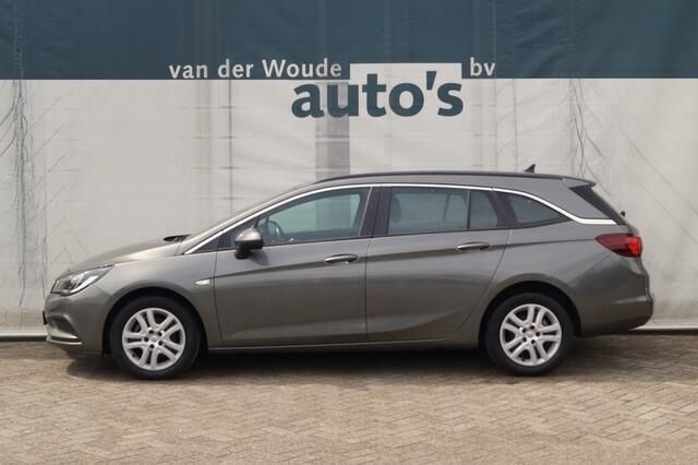 Grijs, metallic lak Gebruikt 2019 Opel Astra Business Stationwagen | € 10.900 (Eerlijke prijs) - Afbeelding 1/4