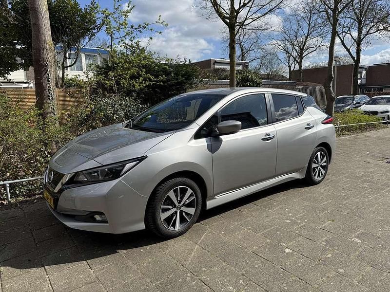 Grijs Gebruikt 2020 Nissan Leaf Acenta Hatchback | € 11.500 (Super prijs) - Afbeelding 1/4