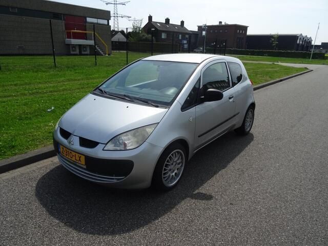 Grijs Gebruikt 2006 Mitsubishi Colt Inform Hatchback | € 1.895 (Goede deal) - Afbeelding 1/4