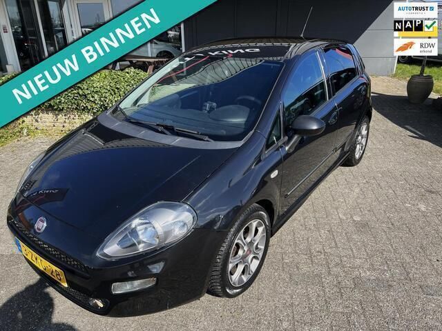 Zwart Gebruikt 2015 Fiat Punto Evo Lounge Hatchback | € 4.425 (Eerlijke prijs) - Afbeelding 1/4