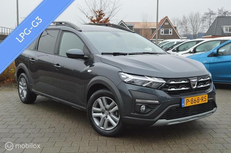 Grijs (metallic) Gebruikt 2022 Dacia Jogger Comfort MPV | € 18.950 (Eerlijke prijs) - Afbeelding 1/4