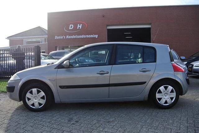Beige Gebruikt 2004 Renault Mégane II Expression Hatchback | € 599 (Goede deal) - Afbeelding 1/4