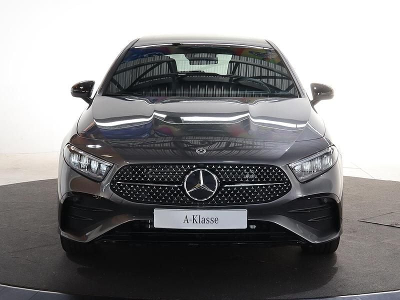 Occasion Mercedes A250 AMG line 218 PK (160 kW) 2025 Grijs, metallic lak Hatchback