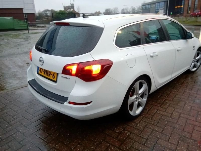 Occasion Opel Astra Sport 120 PK (88 kW) 2011 Wit Stationwagen
