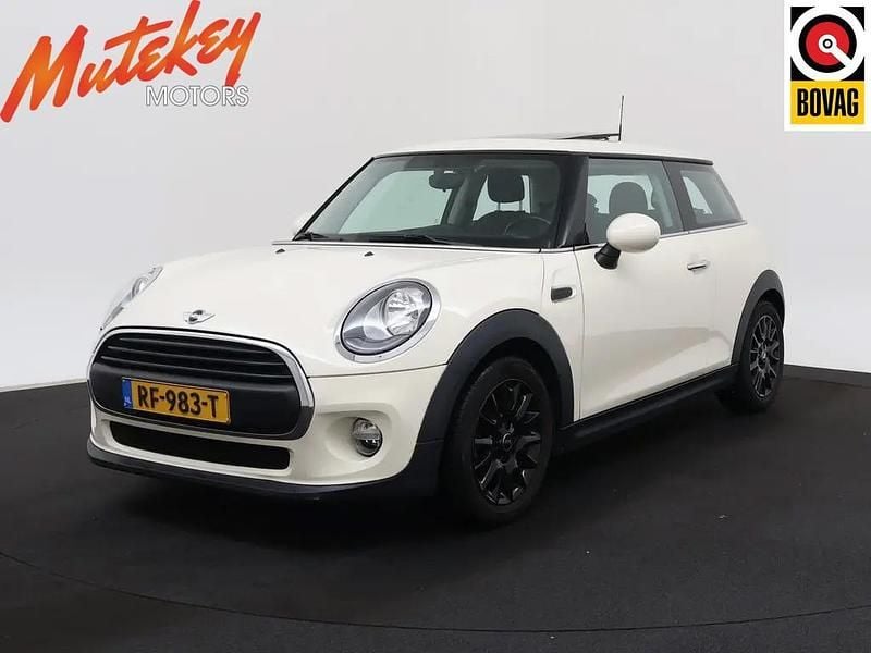 Wit Gebruikt 2017 Mini Cooper Business Hatchback | € 9.400 (Eerlijke prijs) - Afbeelding 1/4
