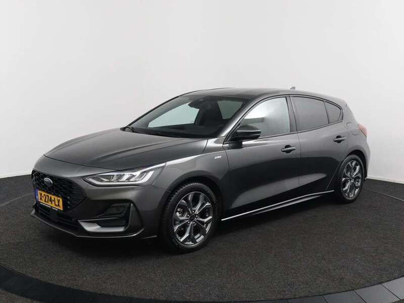 Grijs Gebruikt 2023 Ford Focus Style Hatchback | € 26.749 (Eerlijke prijs) - Afbeelding 1/4