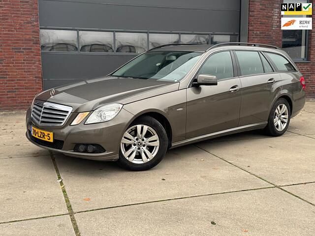 Grijs Gebruikt 2010 Mercedes 200 Business Stationwagen | € 4.650 - Afbeelding 1/4