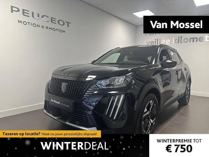 Zwart, metallic lak Gebruikt 2024 Peugeot e-2008 Allure SUV | € 30.840 (Iets duurder) - Afbeelding 1/3