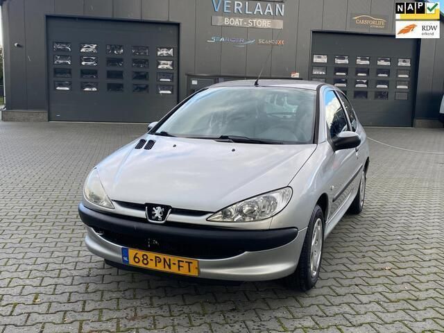 Grijs Gebruikt 2004 Peugeot 206 Hatchback | € 1.650 (Iets duurder) - Afbeelding 1/4