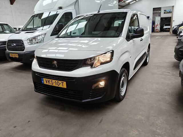 Wit Gebruikt 2021 Peugeot Partner Premium MPV | € 9.750 (Eerlijke prijs) - Afbeelding 1/4