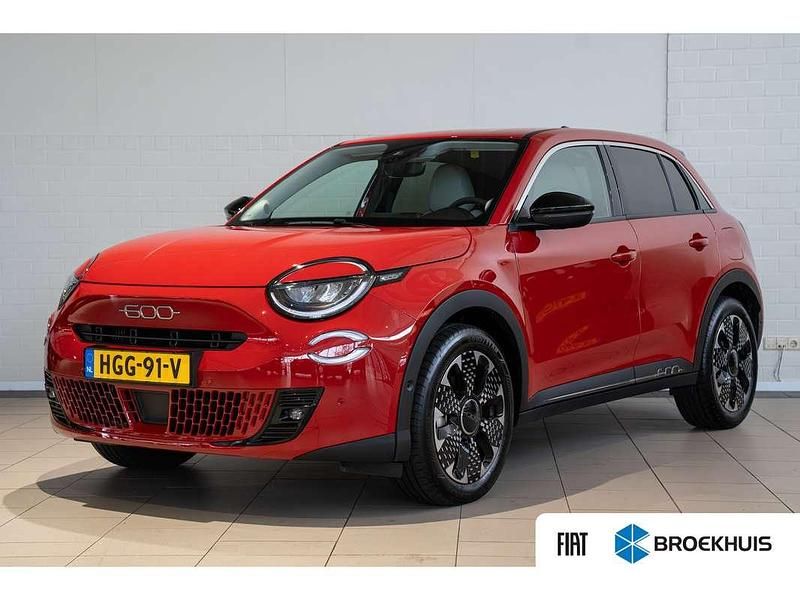 Rood Occasion 2025 Fiat 600 La Prima SUV | € 25.400 (Super prijs) - Afbeelding 1/4