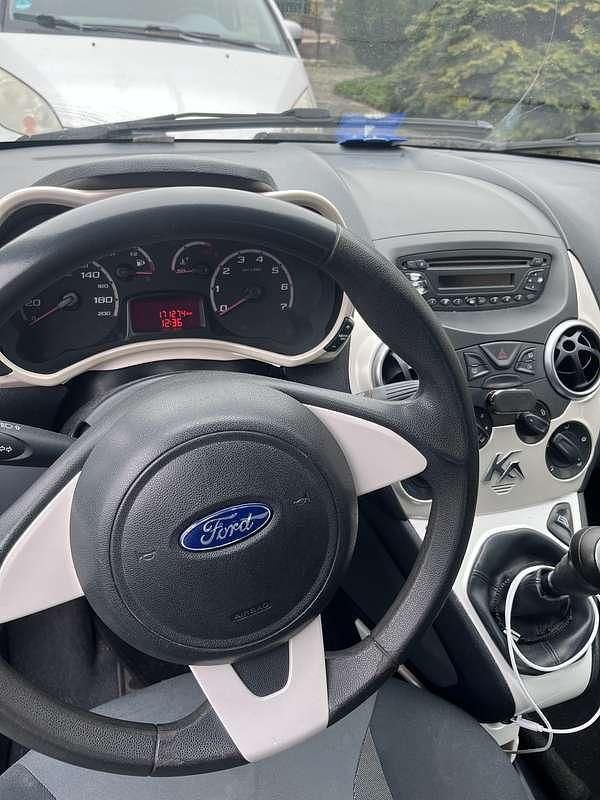 Zilver Occasion 2010 Ford Ka Titanium X MPV | € 2.000 (Goede deal) - Afbeelding 1/4