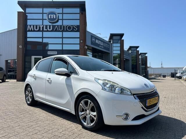 Wit Gebruikt 2012 Peugeot 208 Allure Hatchback | € 5.990 (Eerlijke prijs) - Afbeelding 1/4