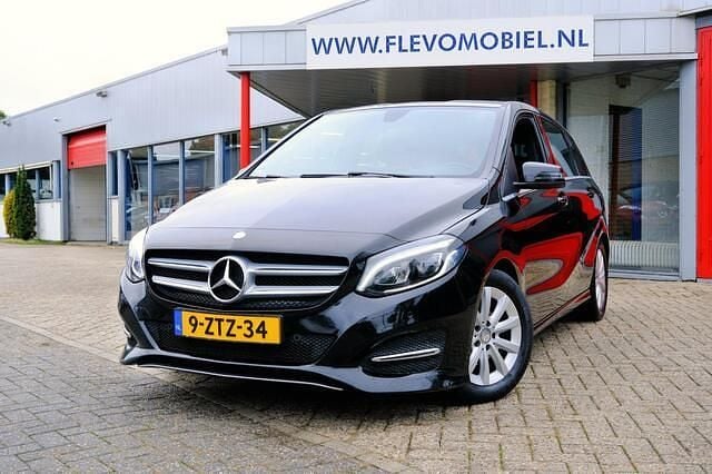 Zwart Gebruikt 2015 Mercedes B180 Edition MPV | € 7.750 (Eerlijke prijs) - Afbeelding 1/4