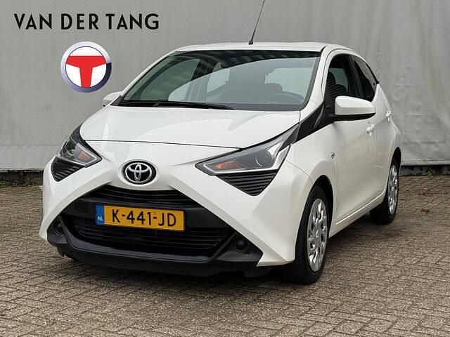 Wit Gebruikt 2021 Toyota Aygo X-play Hatchback | € 9.950 (Goede deal) - Afbeelding 1/4