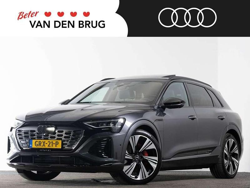 Grijs Gebruikt 2024 Audi Q8 e-tron S-Line SUV | € 65.900 - Afbeelding 1/4