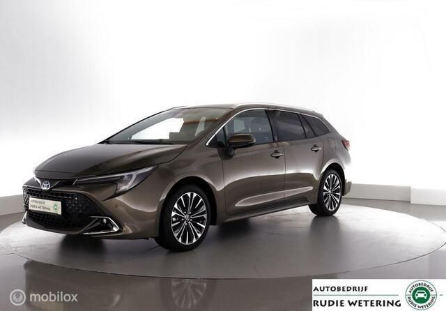 Grijs, metallic lak Gebruikt 2023 Toyota Corolla Team Stationwagen | € 29.950 (Eerlijke prijs) - Afbeelding 1/4