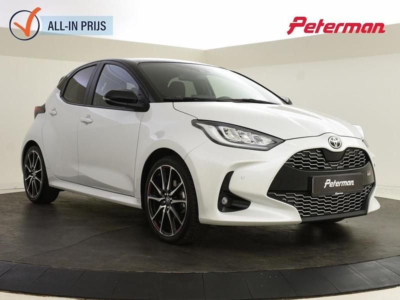 Wit Gebruikt 2024 Toyota Yaris Sport Hatchback | € 27.899 (Eerlijke prijs) - Afbeelding 1/4
