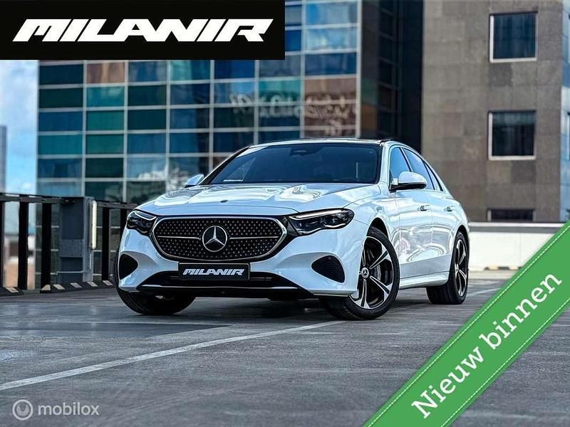 Wit Gebruikt 2024 Mercedes E400 Exclusive Sedan | € 77.945 (Duur) - Afbeelding 1/4