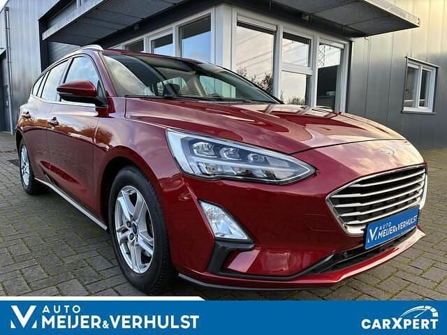 Rood (metallic) Gebruikt 2019 Ford Focus Cool & Connect Stationwagen | € 11.999 (Goede deal) - Afbeelding 1/4