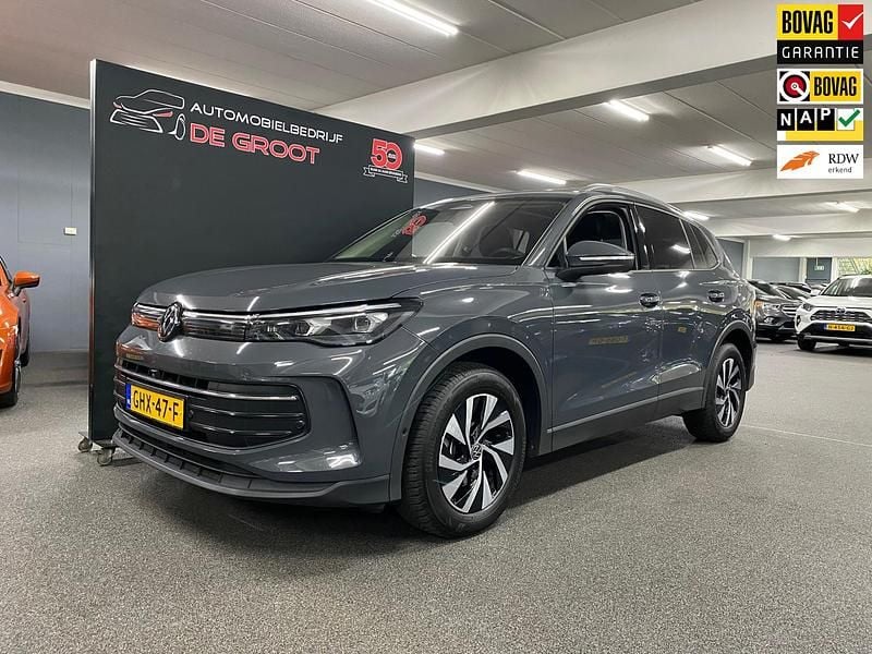 Grijs Gebruikt 2024 VW Tiguan Edition SUV | € 40.950 (Super prijs) - Afbeelding 1/4