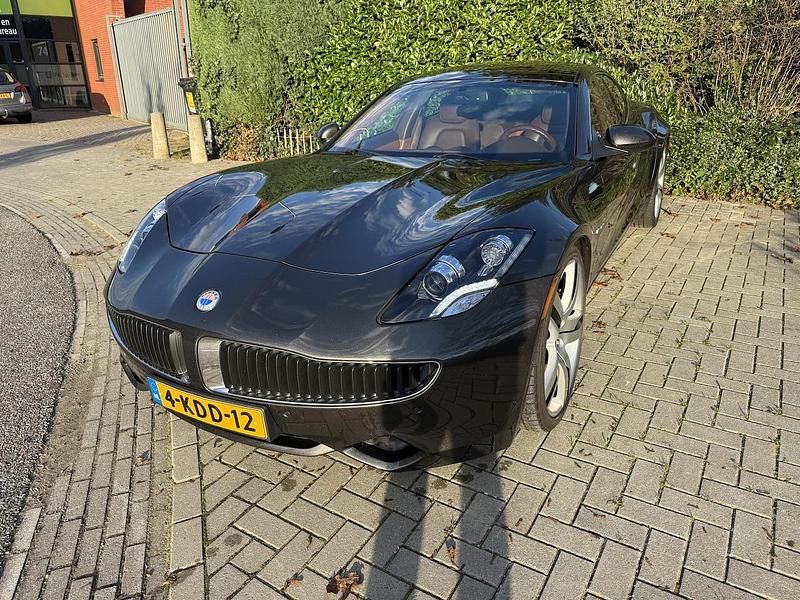 Grijs (metallic) Gebruikt 2013 Fisker Karma Sedan | € 29.950 - Afbeelding 1/4