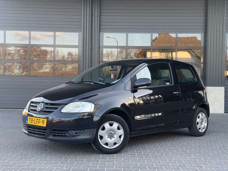 Zwart Gebruikt 2010 VW Fox Trendline Hatchback | € 1.750 (Iets duurder) - Afbeelding 1/4