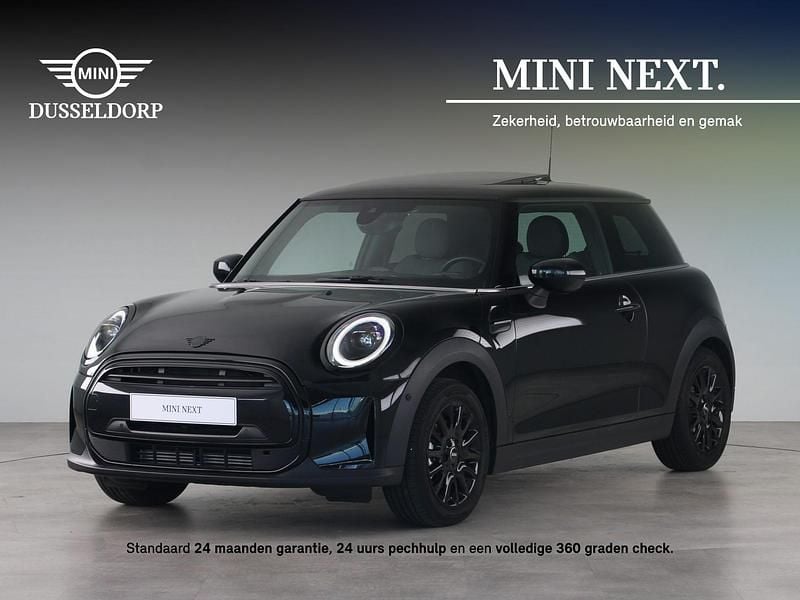 Midnight black ii (donker zwart metallic) Gebruikt 2022 Mini Cooper Classic Hatchback | € 27.750 (Eerlijke prijs) - Afbeelding 1/4