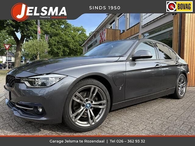 Grijs Gebruikt 2017 BMW 330 Executive Sedan | € 22.500 (Eerlijke prijs) - Afbeelding 1/4