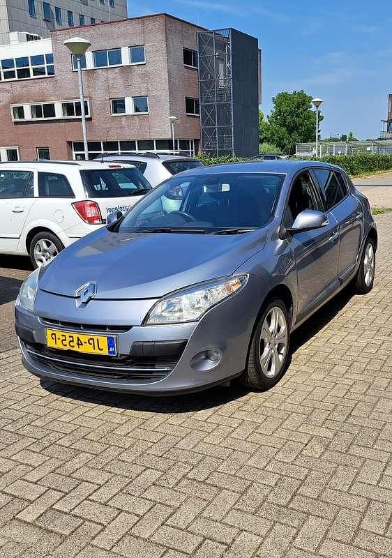 Blauw Gebruikt 2009 Renault Mégane III Expression Hatchback | € 3.000 (Eerlijke prijs) - Afbeelding 1/4