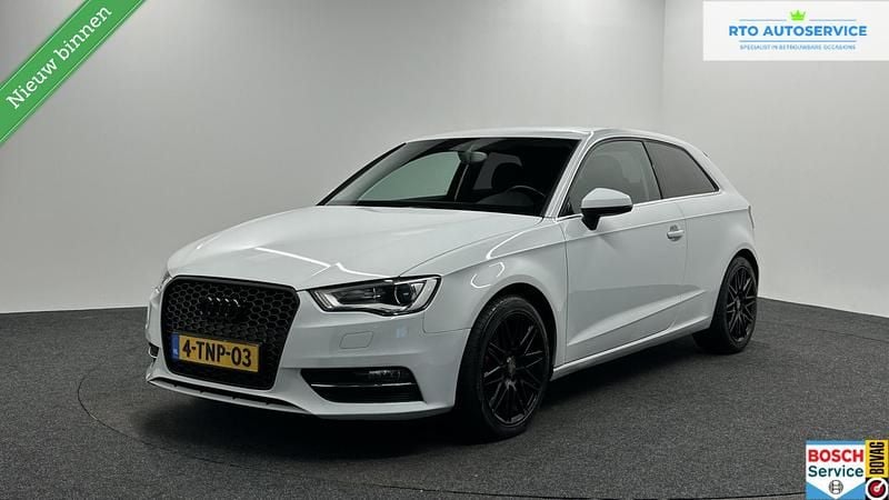Wit Gebruikt 2012 Audi A3 Ambition Hatchback | € 7.000 (Eerlijke prijs) - Afbeelding 1/4