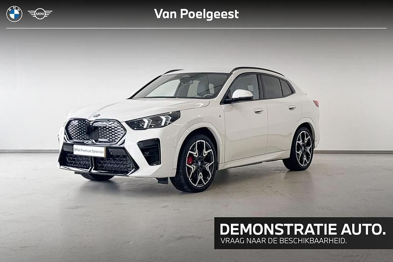 Wit Gebruikt 2025 BMW iX2 M Sport SUV | € 69.645 (Duur) - Afbeelding 1/4