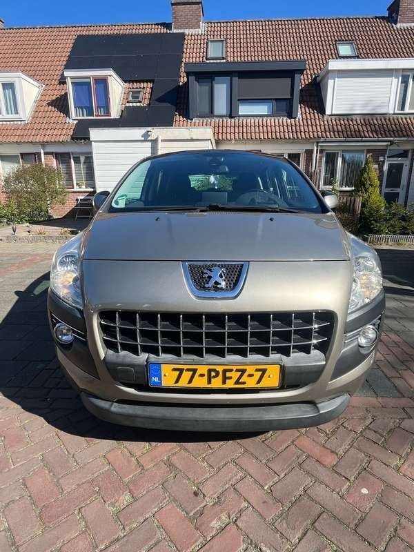 Grijs Gebruikt 2011 Peugeot 3008 Stationwagen | € 3.250 (Eerlijke prijs) - Afbeelding 1/4