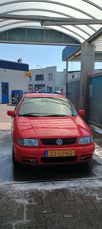 Rood Gebruikt 1999 VW Polo Hatchback | € 1.000 (Eerlijke prijs) - Afbeelding 1/4